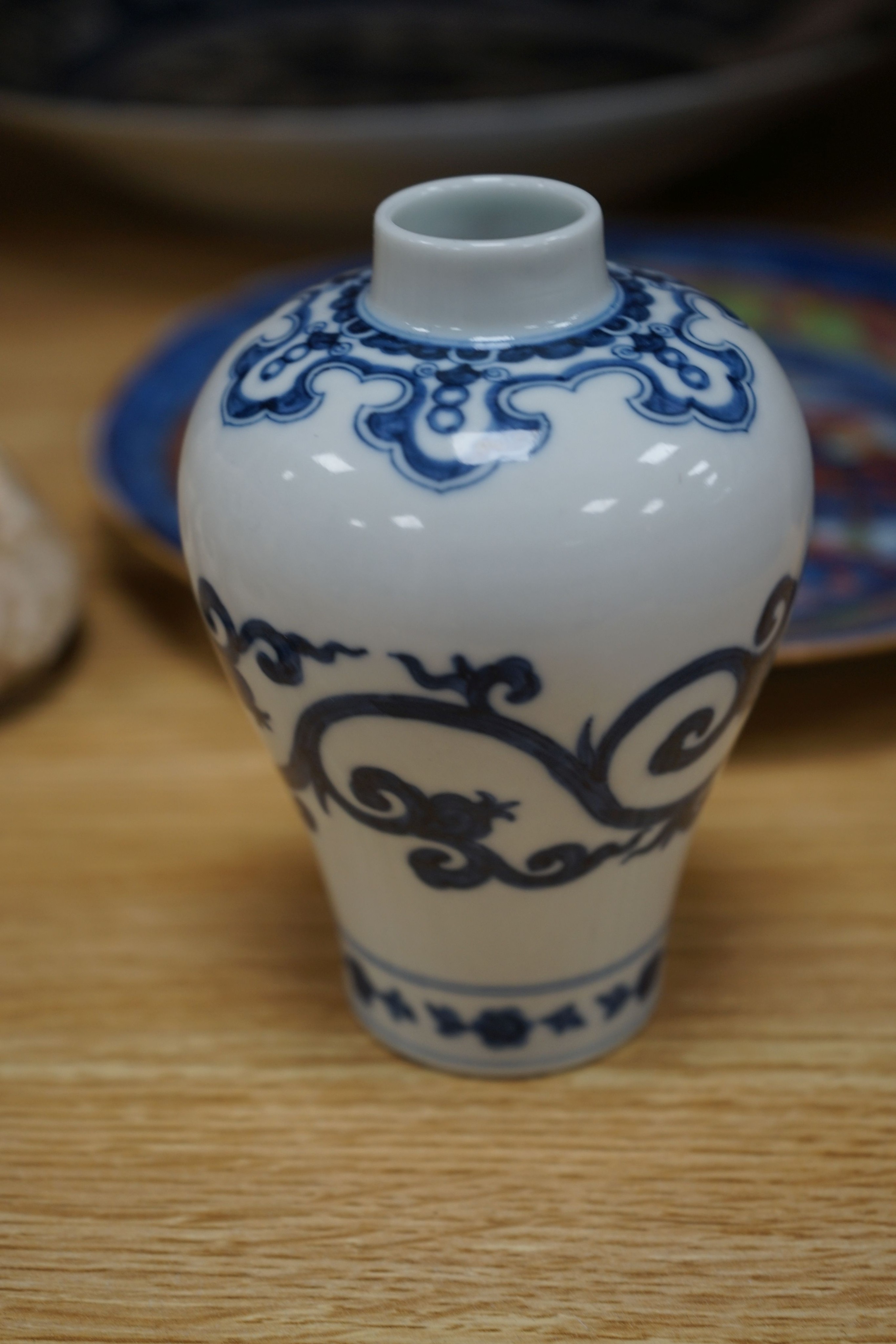 A Japanese blue and white dish, a Chinese blue and white meiping and a clobbered plate 33cm